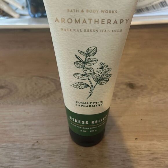 Bath & Body Works aromatherapy eucalyptus and spearmint stress relief moisturizi - Picture 1 of 4